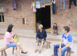 集團(tuán)公司領(lǐng)導(dǎo)到屏山縣栗子村慰問(wèn)調(diào)研