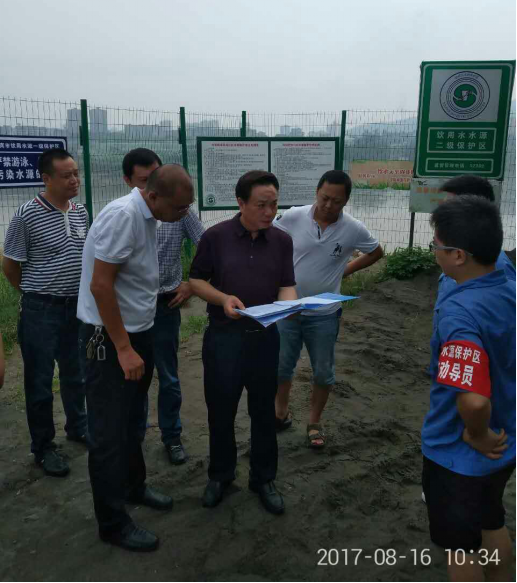 市水務(wù)局黨委書記董大華檢查我司水廠水源地保護工作