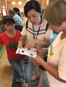 營銷部抄收組到交房現(xiàn)場開展繳費(fèi)渠道便民宣傳