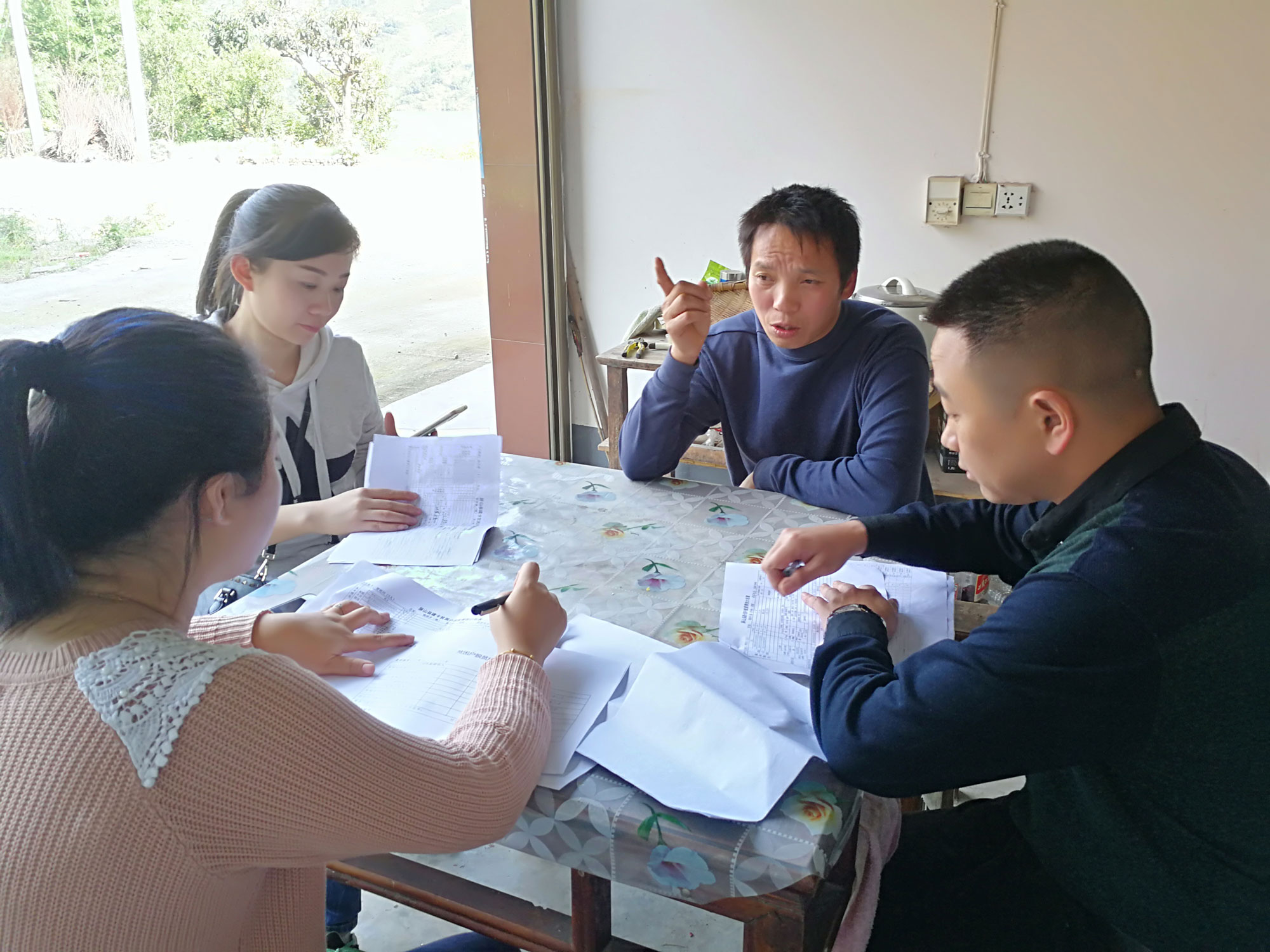 清源水務(wù)集團(tuán)公司深入栗子村開展脫貧自查驗(yàn)收工作