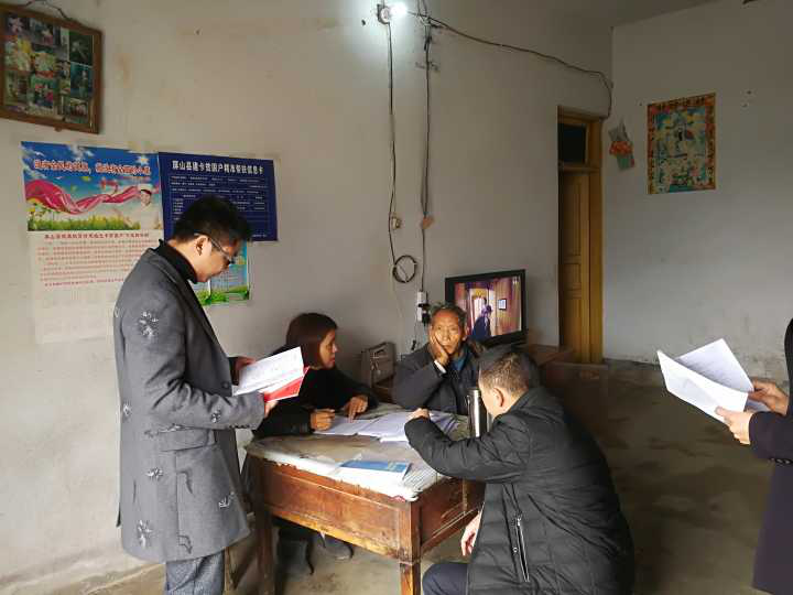 用心、用情、用勁，堅決打贏脫貧攻堅戰(zhàn)