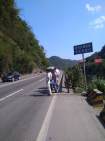 勤勤懇懇為工作，認(rèn)認(rèn)真真為百姓