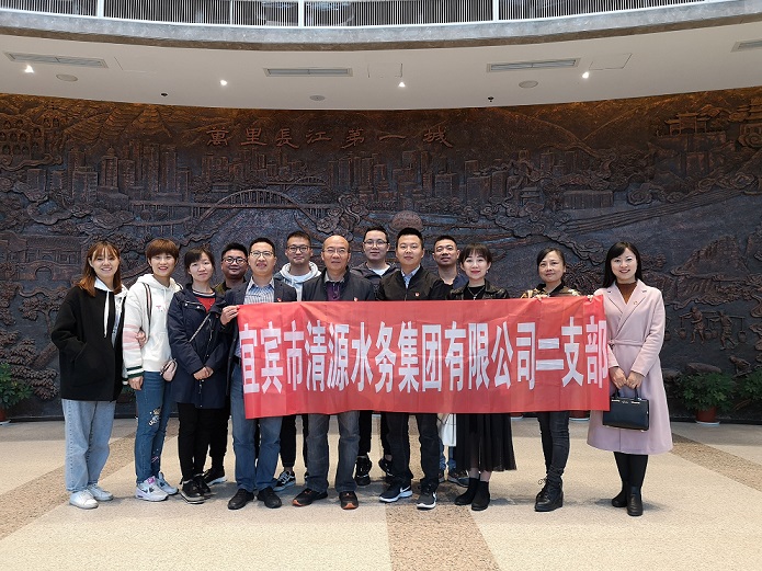 二支部開(kāi)展黨課專題輔導(dǎo)暨對(duì)照黨章黨規(guī)找差距組織生活會(huì)