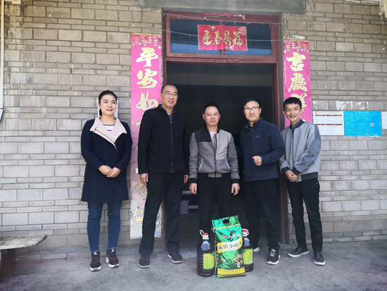 集團(tuán)公司黨委書記、董事長周燕賓一行調(diào)研脫貧攻堅(jiān)工作