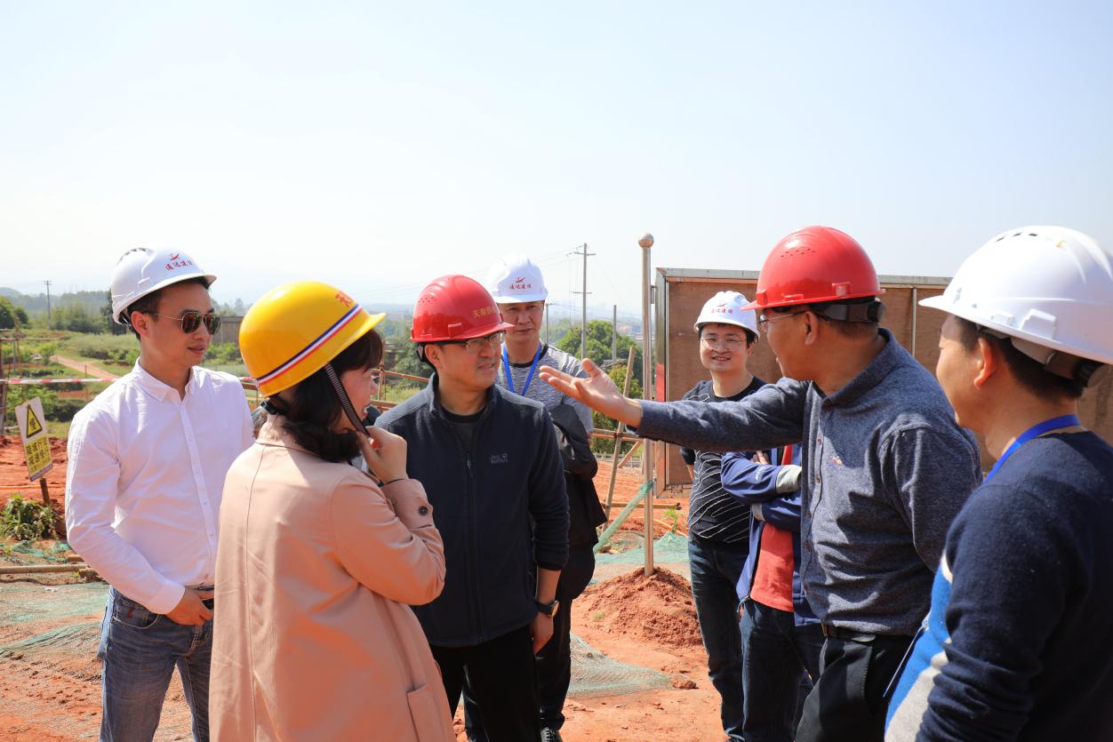 集團(tuán)公司黨委書記、董事長周燕賓深入天泉公司一線調(diào)研指