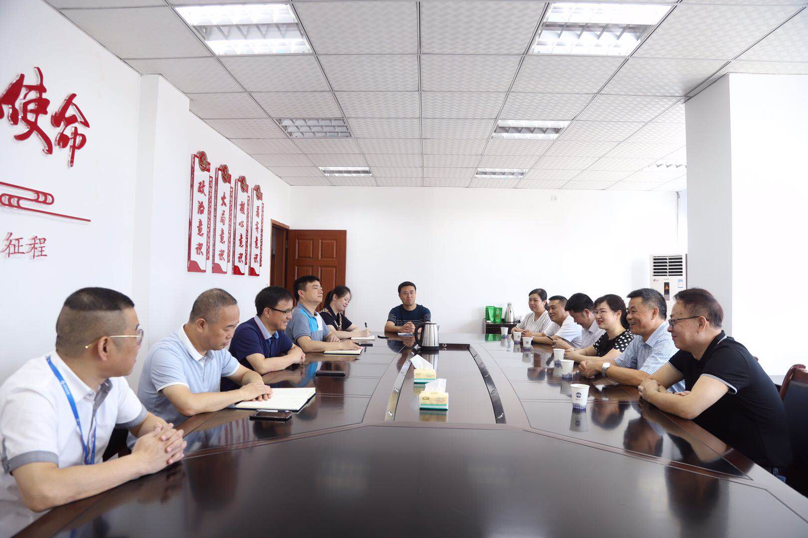 解燃眉之急 獲贊譽(yù)之旗