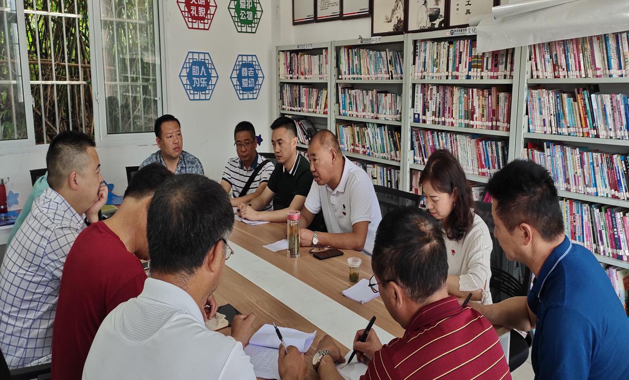 座談交流累經(jīng)驗(yàn) 走訪慰問(wèn)助脫貧