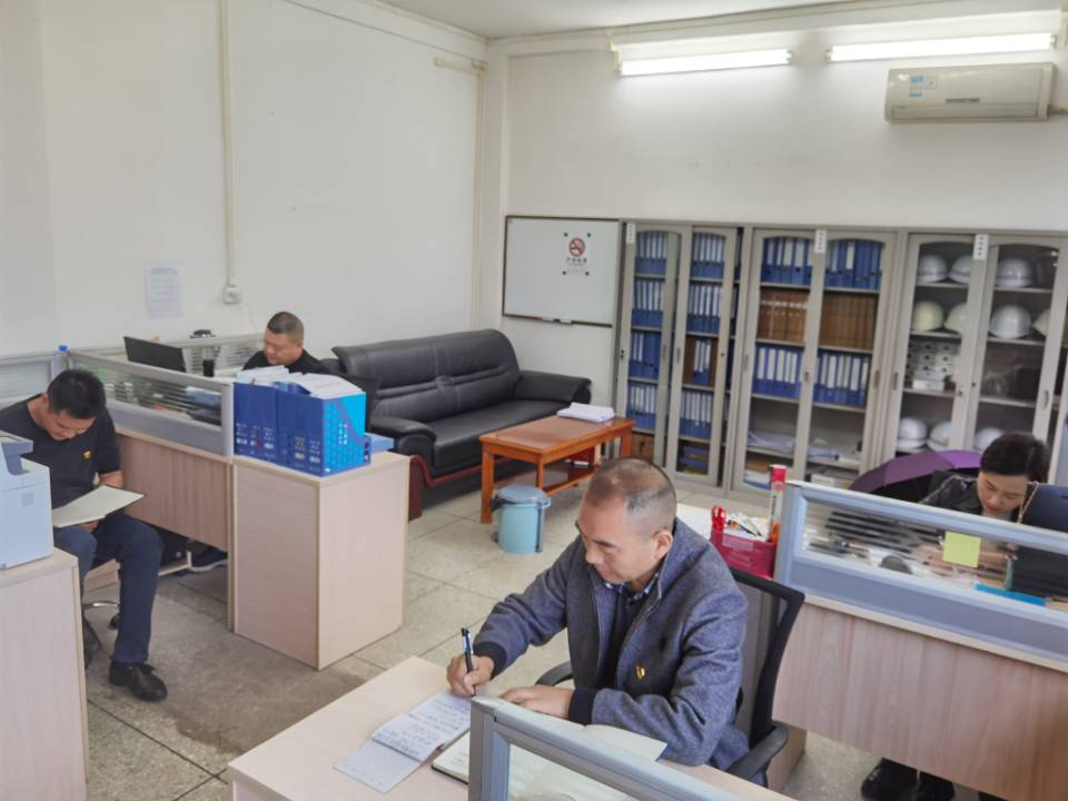 安全保衛(wèi)部召開(kāi)黨風(fēng)廉政建設(shè)暨作風(fēng)整頓專(zhuān)項(xiàng)學(xué)習(xí)會(huì)