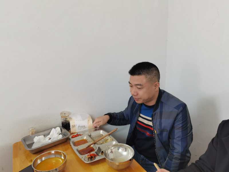 強(qiáng)監(jiān)督，重引導(dǎo)，杜絕“舌尖上的浪費(fèi)”