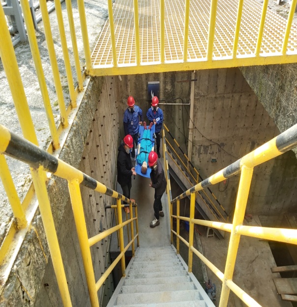 污水泵站管理部開(kāi)展有限空間事故應(yīng)急演練