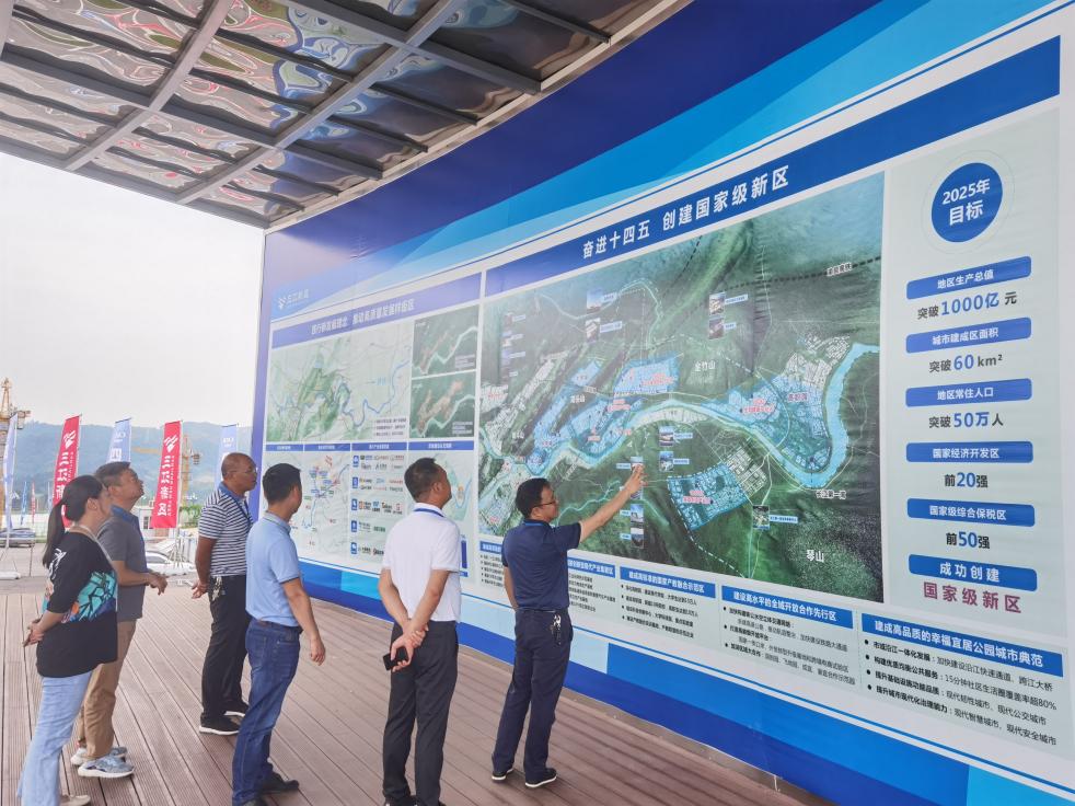 清源水務(wù)集團(tuán)黨委書(shū)記、董事長(zhǎng)周燕賓率隊(duì)到臨港公司開(kāi)展安全生產(chǎn)檢查工作