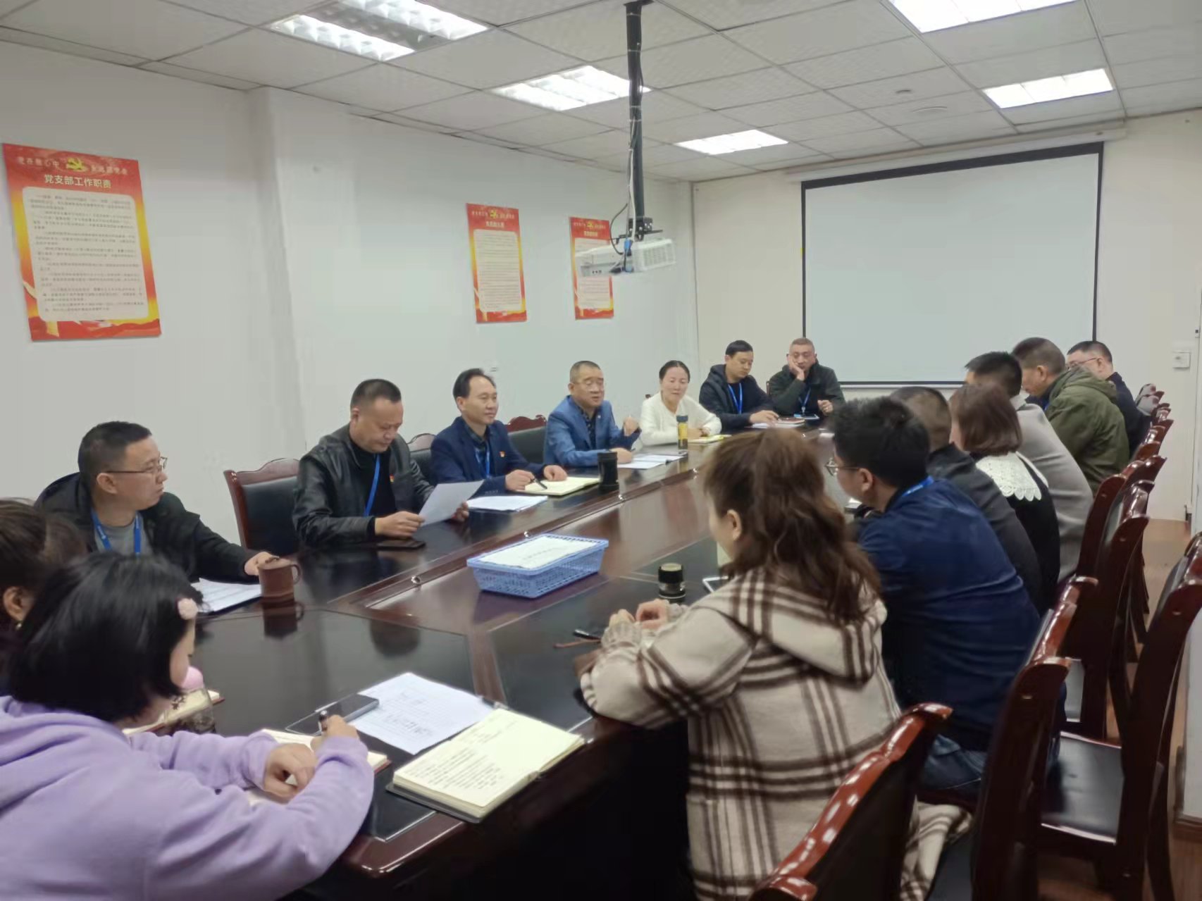 建恒支部召開黨員(擴大)會專題學(xué)習(xí)市第六次黨代會精神