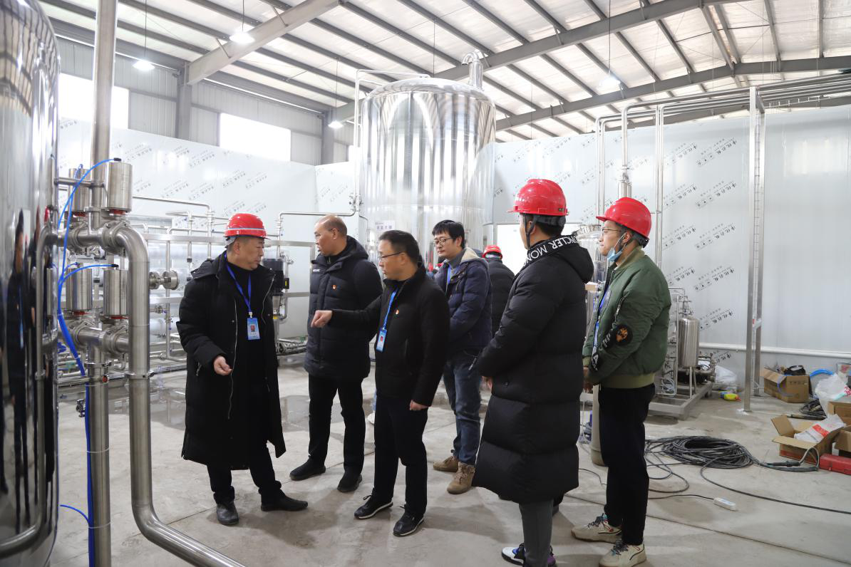 集團(tuán)公司領(lǐng)導(dǎo)調(diào)研投資公司純凈水項目