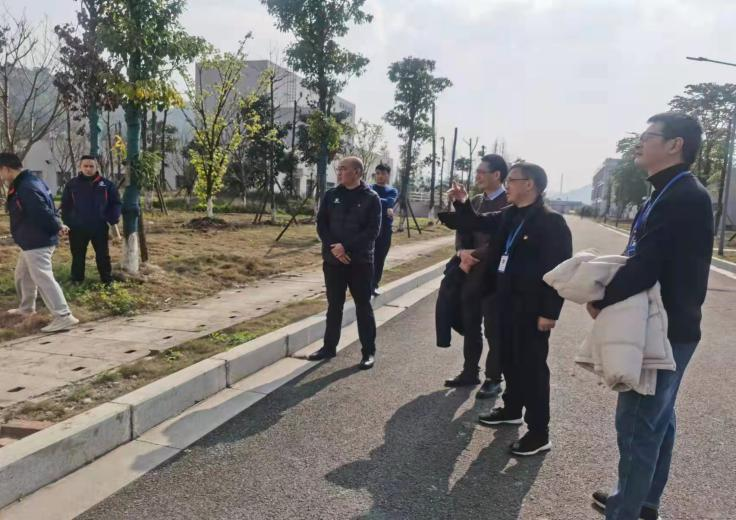 調(diào)研生產(chǎn)進(jìn)基層，訪廉問(wèn)廉匯民聲