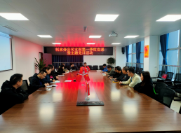 弘揚(yáng)雷鋒精神，在平凡中成就不平凡