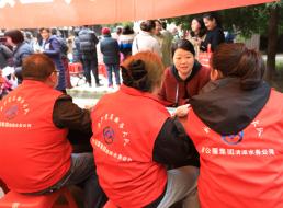 黨建引領(lǐng)新模式  移動辦公進(jìn)小區(qū)