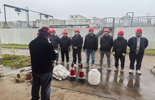 興文運(yùn)營項目部開展化學(xué)品泄漏應(yīng)急演練